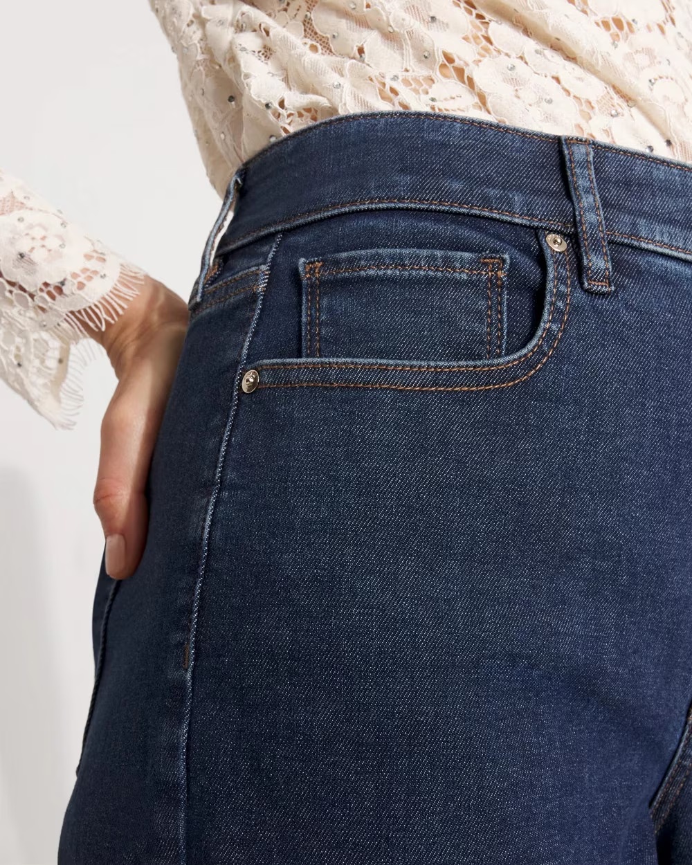 3393-Extra-High-Rise-Wide-Leg-Trouser-Jean-Avenue-Authentic-3.jpg Extra High-Rise Wide-Leg Trouser Jean Avenue Authentic
